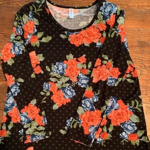 LulaRoe Lynnae top.